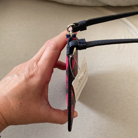 New Coach Floral wristlet - Picture 3 of 9